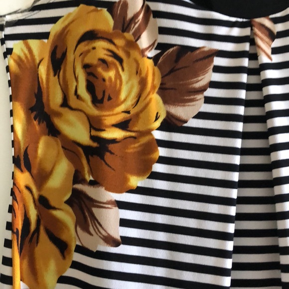 Very Pretty Comfy Dress - Picture 5 of 6